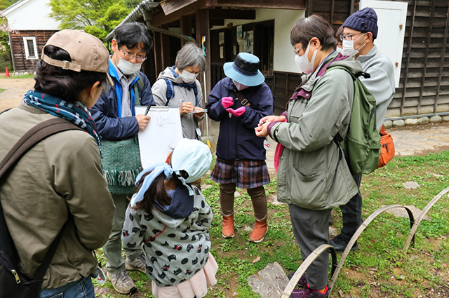 「植物博士と歩く！春の植物観察会〜スミレ～」の写真