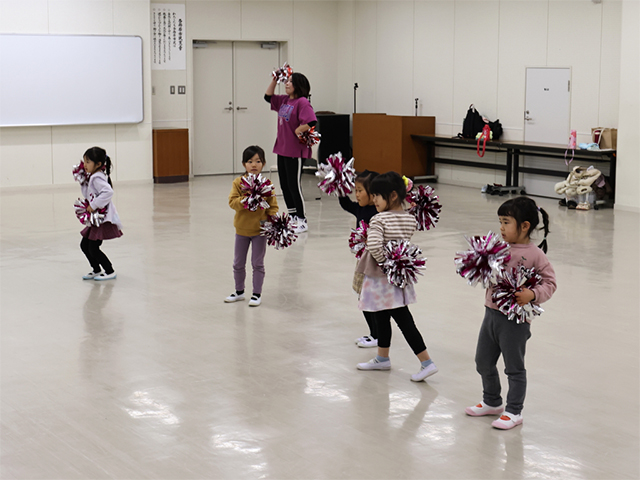 寒さなんか吹き飛ばそう！チアダンスで楽しむ90分の写真